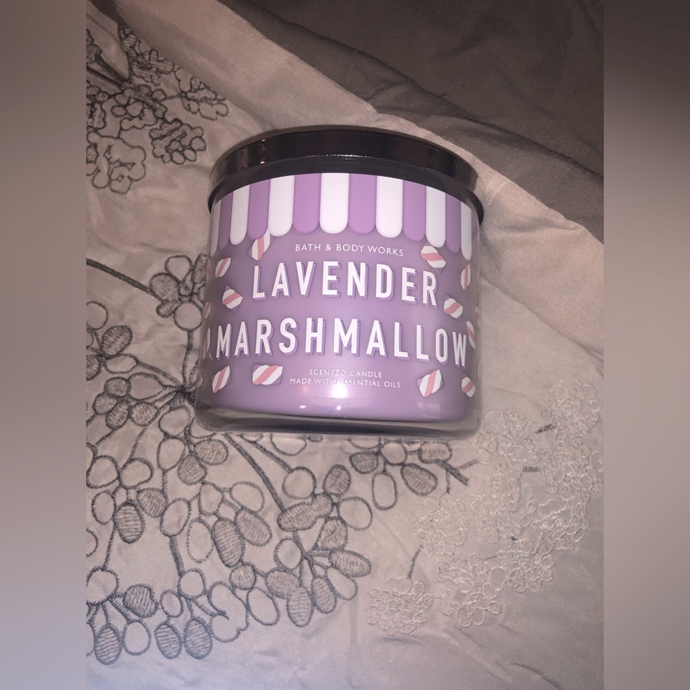 Bbw lavender marshmallow 3 wick candle